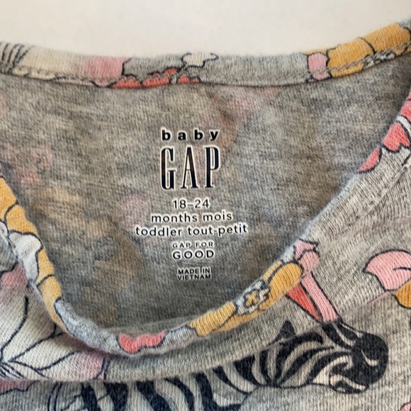 Gap T-shirt - Picture 3 of 5